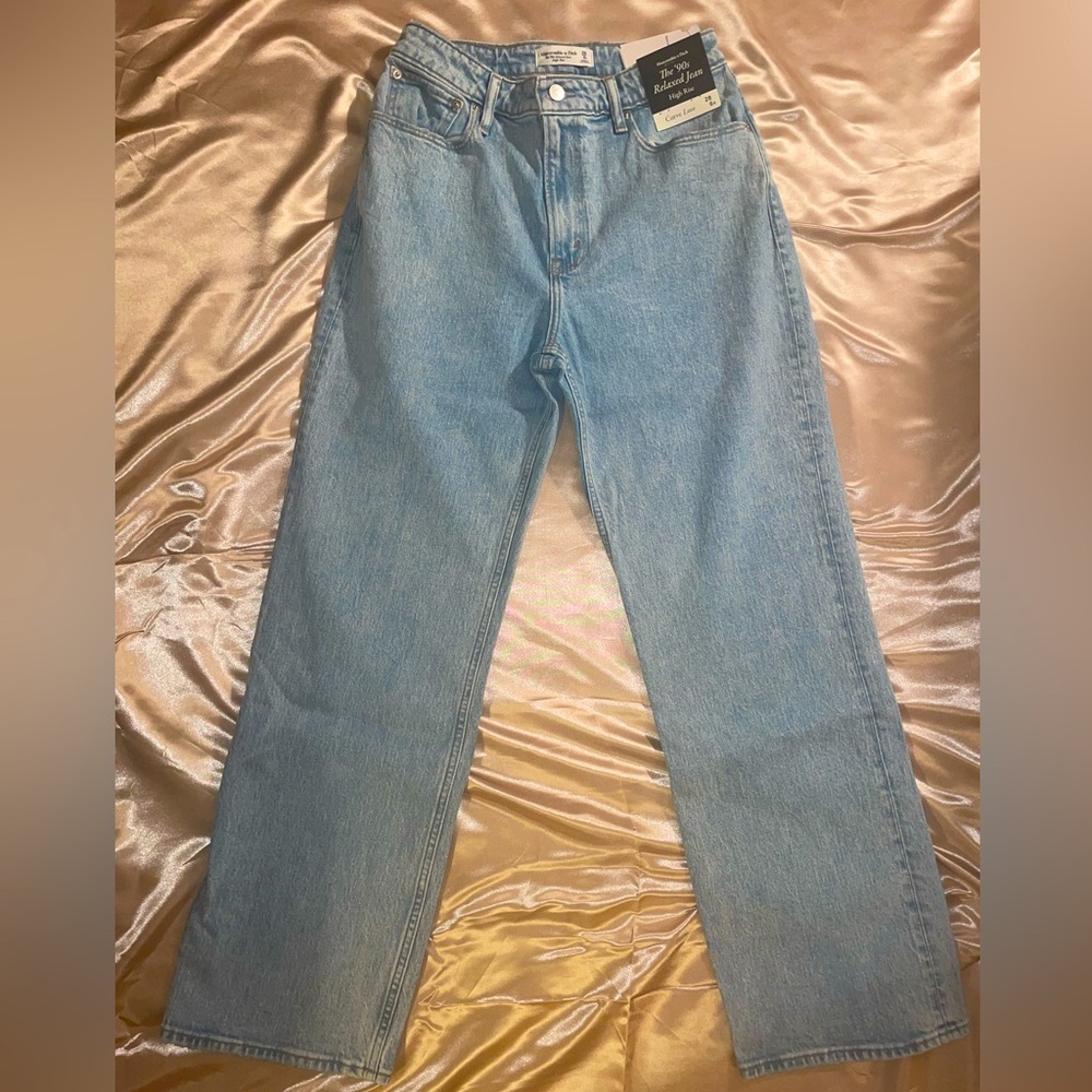 Abercrombie NEW 90’s Relaxed Jean Curve Love Size 6/28 Regular High Rise